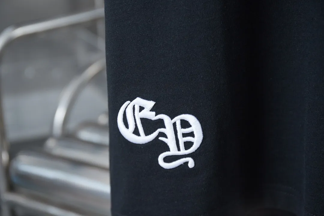 🅿️200 Ch*ome Hearte 25SS early spring new style, Croix heart patch hardware short sleeves, light luxury, essential item for daily commuting for men and women, correct version, welcome to compare, detailed features · 320g 100% pure cotton double yarn jersey fabric · Custom dyed in the same vat, special thickened 32 count double-ply 1X1 thread · Patched embroidered Chloë heart pattern ➕ tatami embroidered letter logo. Artificial hand-stitched Croxin hardware · Double-needle cross-stitching process · Original main mark, washed tag, branded moisture-proof paper packaging Color: Black/White Size: S/M/L/XL